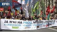 Miles de docentes marchan en Barcelona y exigen al Govern reabrir el pacto educativo