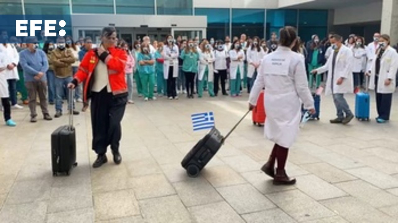 Médicos en huelga escenifican la fuga de profesionales por sus condiciones laborales
