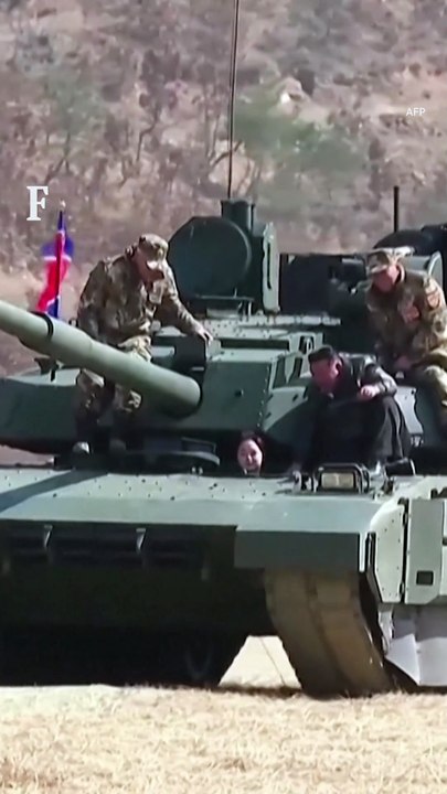 Kim Jong-un passeia com a filha em tanque de guerra na Coreia do Norte