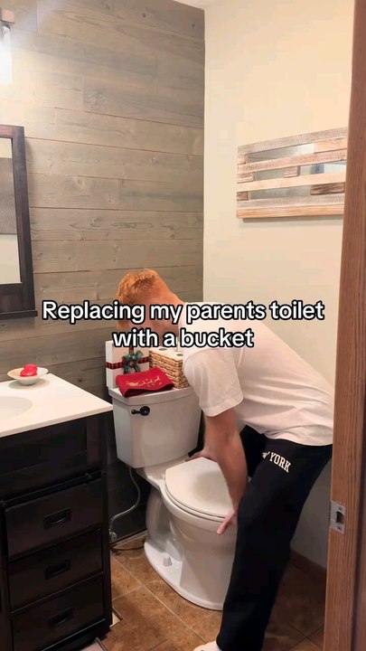 Bring back the gold toilet🚽