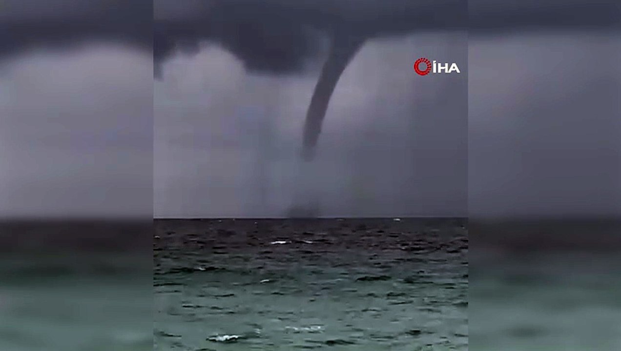 Antalya açıklarında korkutan hortum karaya ulaşmadan kayboldu