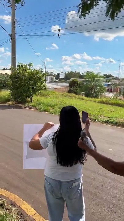 Zezé Di Camargo chega para show na Expo Umuarama e antende fãs