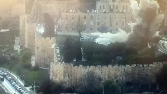 Las imágenes del impacto de fragmentos de un misil iraní en Jerusalén