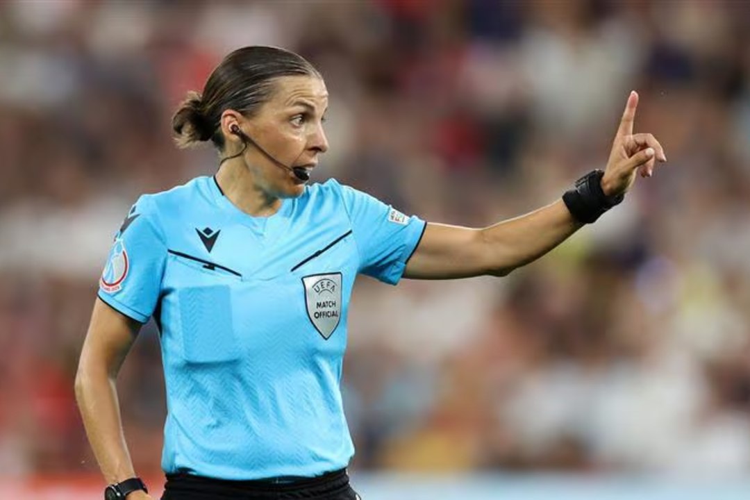 “Creo que se ha cometido el error de que todas las árbitras en liga femenina sean mujeres”