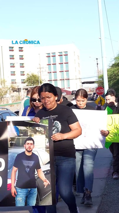 Familia de Fernando Quintero exige justicia a las afueras de la FGE.