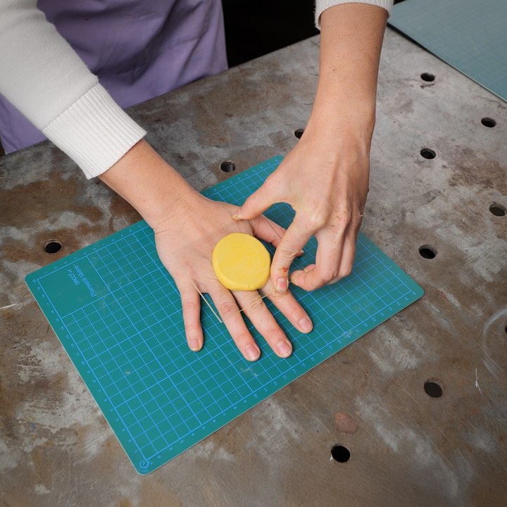 This is Beautiful! She turned her fingers 🖐️ into a ring 💍