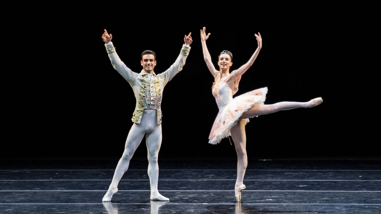 «Les Étoiles, gala internazionale di danza» celebra l'amore: e il pubblico applaude e sogna con le stelle del balletto