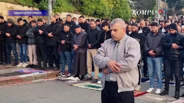 Detik-Detik Pasukan Israel Lempar Granat Kejut, Usir Warga Palestina Salat Idulfitri di Al-Aqsa