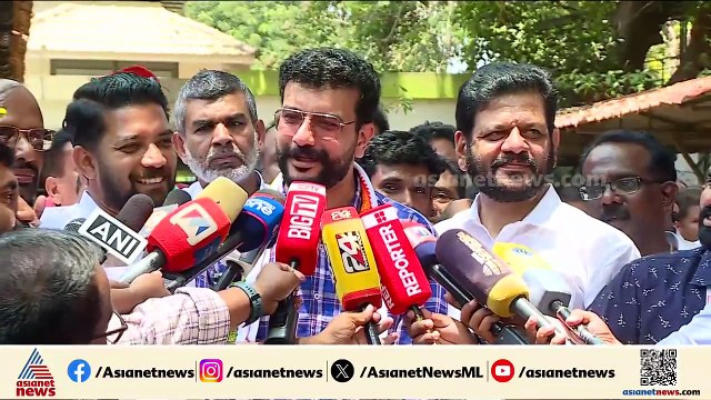 വലിയ ഭാ​ഗ്യം, രണ്ട് ശക്തരായ എംപിമാർക്ക് നടുക്ക് നിന്നാണ് പത്രിക സമർപ്പിക്കാനെത്തിയത്: രമേഷ് പിഷാരടി