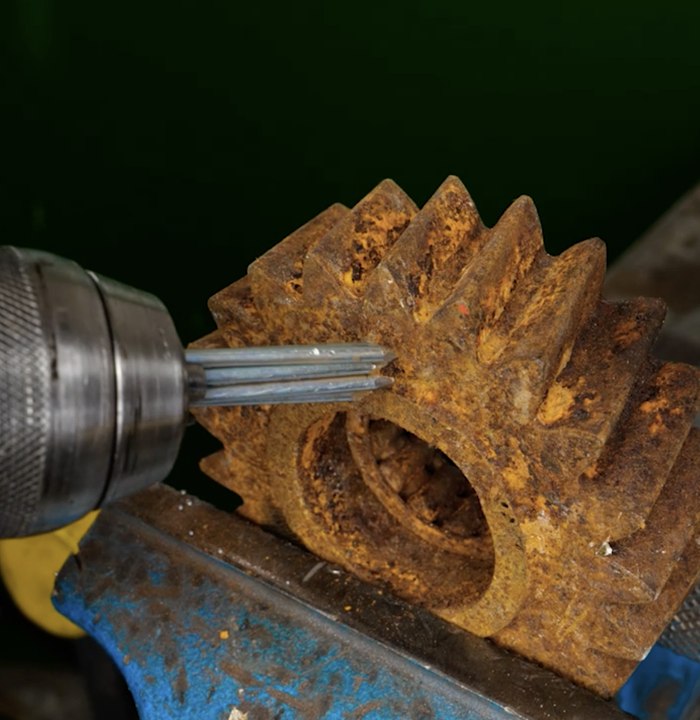 Nails will remove stubborn rust 🔨