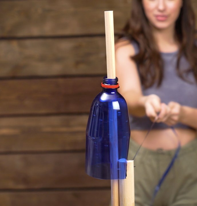 Eco-heroine teaches rose from plastic bottles! 🤯