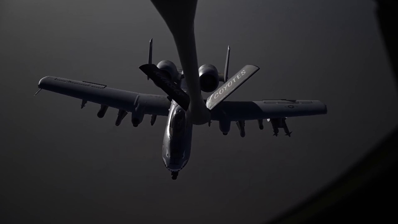 Gli Usa diffondono le immagini del rifornimento in volo di un A-10 Warthog