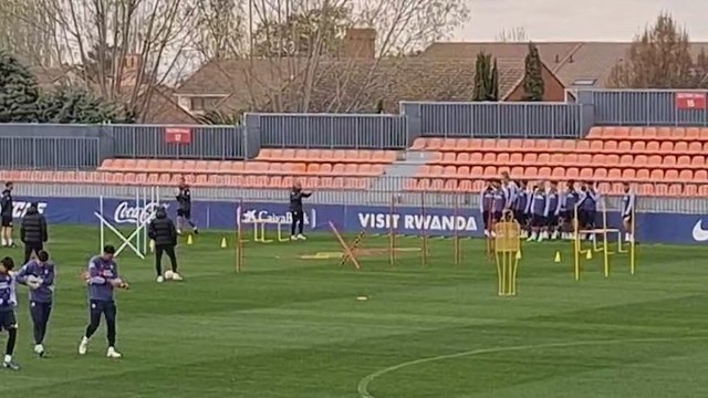 ENTRENAMIENTO del ATLÉTICO DE MADRID antes del DERBI frente al REAL MADRID