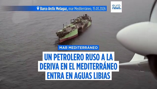 El petrolero ruso a la deriva en el Mediterráneo entra en aguas libias y suenan las alarmas