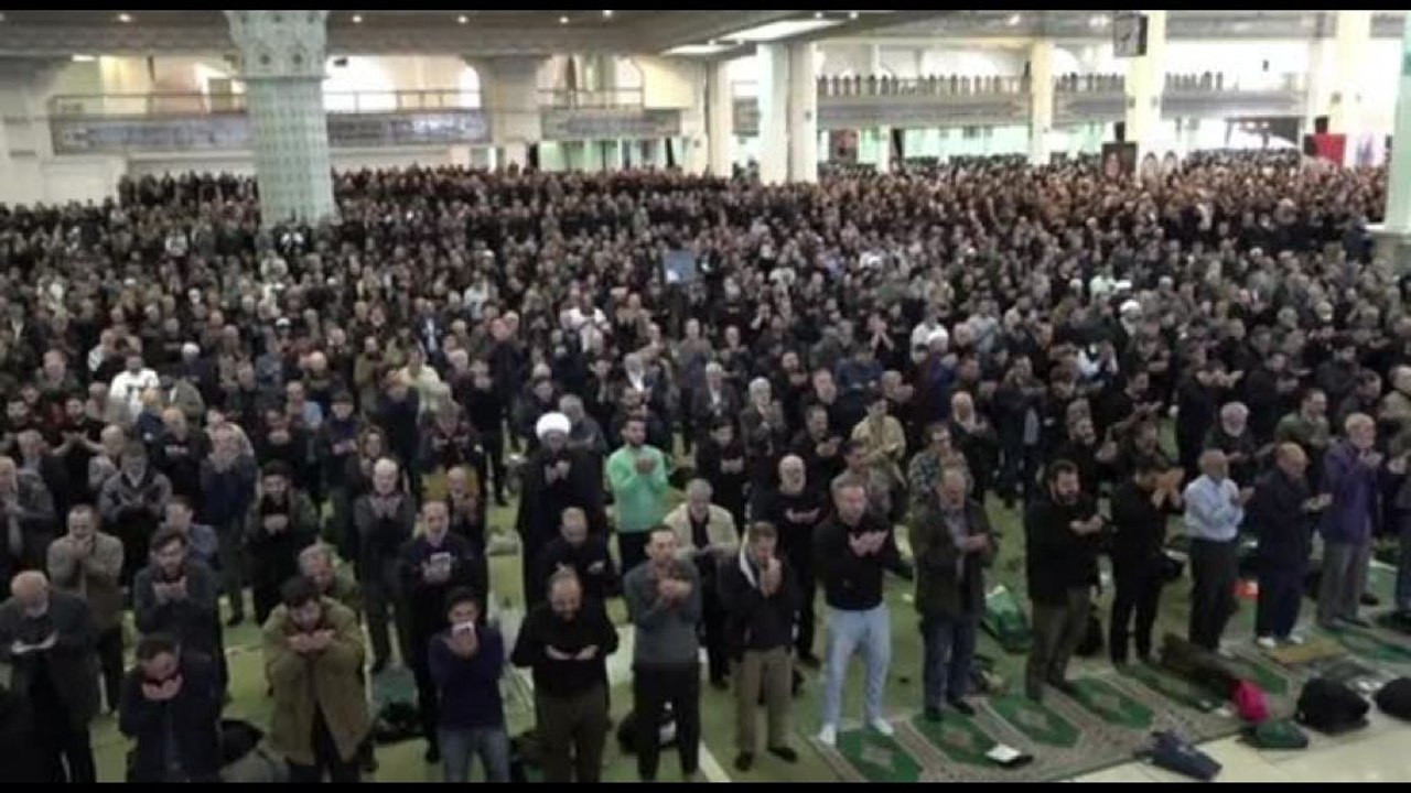 Iran, la preghiera per l'Eid al-Fitr nella moschea dell'Imam Khomenei