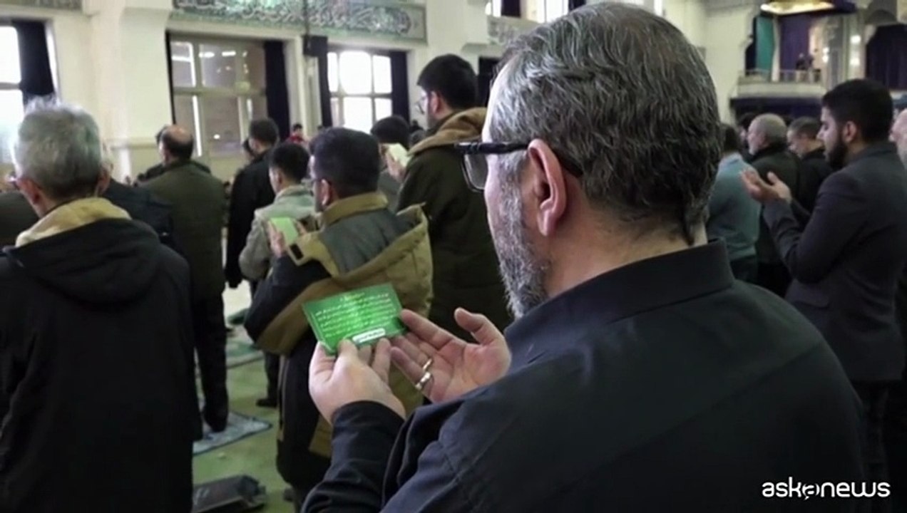 Iran, la preghiera per l'Eid al-Fitr nella moschea dell'Imam Khomenei