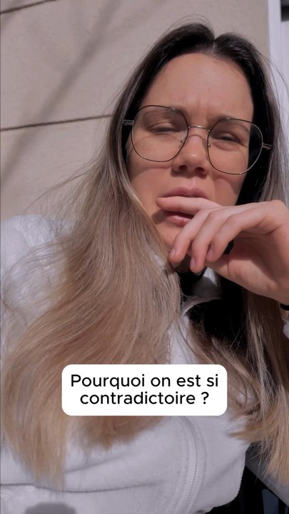 Les humains sont remplis de contradictions.On veut changer… mais on garde nos habitudes.On veut du temps… mais on passe des heures sur notre téléphone.C’est fou quand on y pense.Vous avez un exemple de contradiction humaine ?