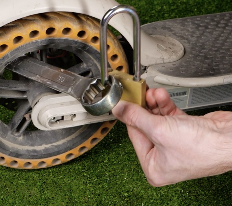 Smart lock from your garage 🛴