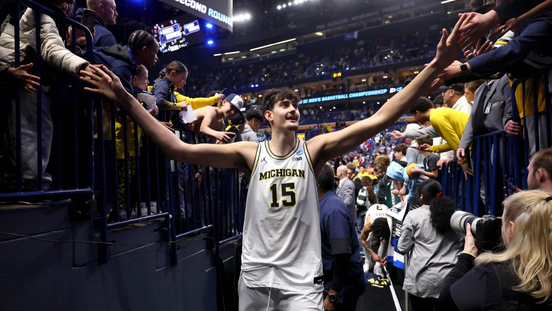 Recital de Aday Mara para meterse en octavos de final del March Madness