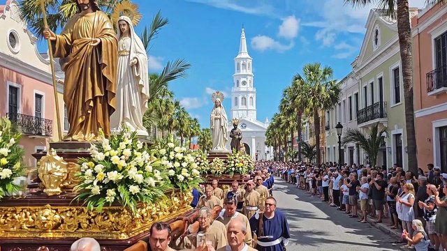 Thousands Gather for New York’s Waterfront Catholic Procession 2026 | Sacred Faith on the Streets