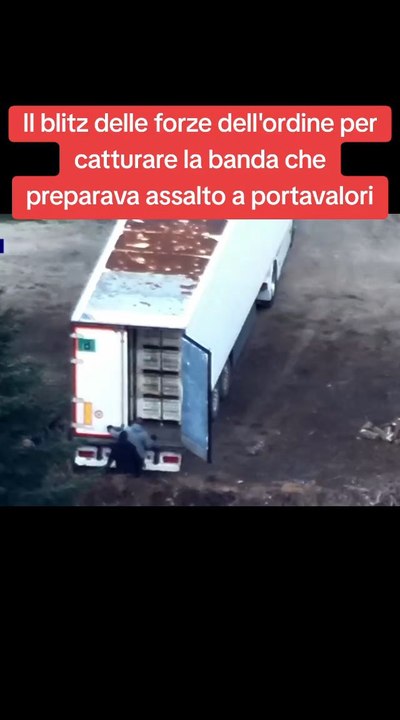 Il blitz delle forze dell'ordine per catturare la banda che preparava assalto a portavalori.#cronaca #ansa #notizie #giallo