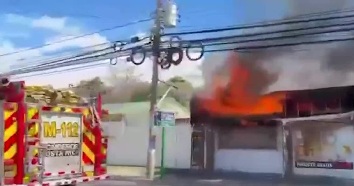 tn7-incendio-en-restaurante-moviliza-a-bomberos-en-pozos-de-santa-ana-210326