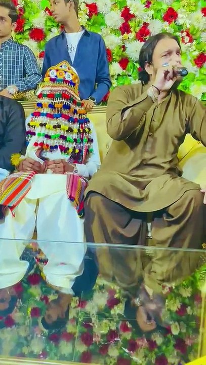 Yasrab nu jawan aye  Wal sehra gawa ran hai mariyam de ghar Ali di baraat te laawanre hai