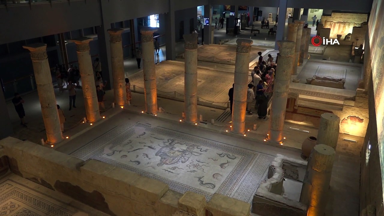 Çingene Kızı'na ilgi büyük: Zeugma Mozaik Müzesi'ne ziyaretçi akını
