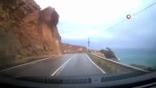 Mersin-Antalya yolunda dehşet anları! Bir cipi kağıt gibi ezen heyelan araç kamerasında