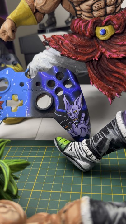 On touche à tout manette, chaussure figurine 🔥 dis-moi en commentaire quel est ton manga préféré !? 🤔