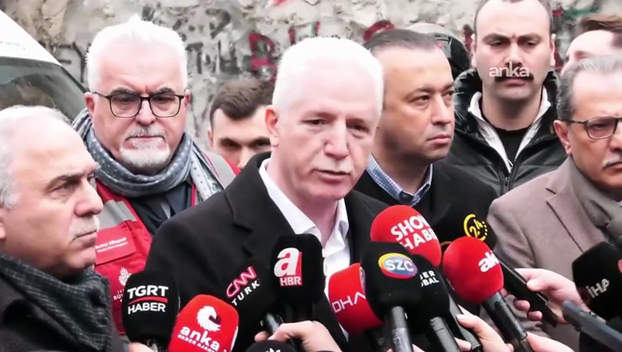 Fatih'te iki bina çöktü... İstanbul Valisi Davut Gül: "7 kişi göçükten çıkarılarak hastaneye kaldırıldı"