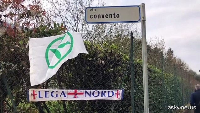 A Pontida corone di fiori e tanta gente per i funerali di Umberto Bossi