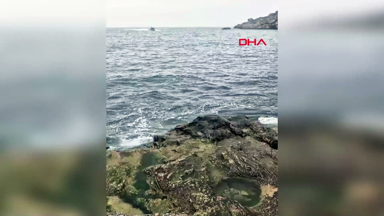 Denizde hareketsiz halde bulunan kadın hastaneye kaldırıldı