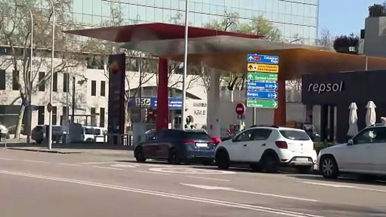 Los ciudadanos comienzan a notar las medidas del plan anticrisis en los carburantes