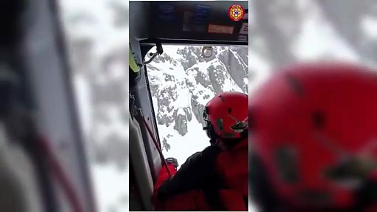 Garfagnana, soccorsi tre escursionisti dopo una caduta di 30 metri