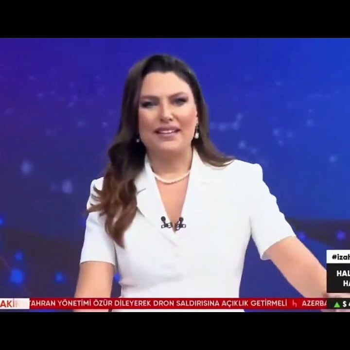 Ece Üner, haber bültenini İspanyolca kapattı.