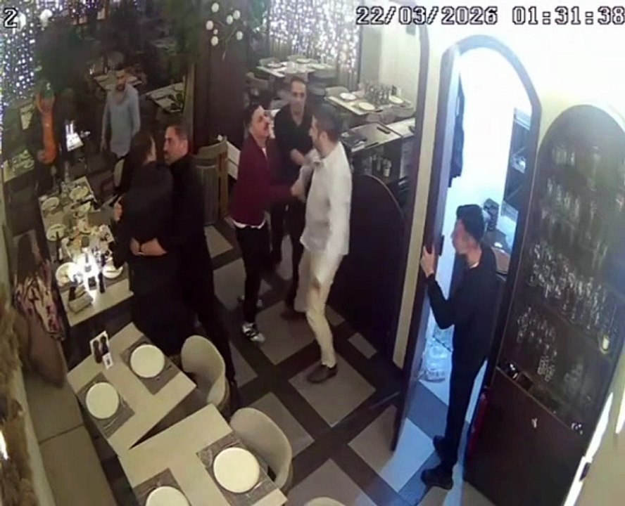 Mersin’de Restoranda Kavga Mezitli Belediye Başkanı Ahmet Serkan Tuncer saldırdı sonrasında dayak yedi