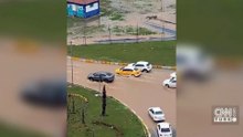 Güneydoğu'da sağanak alarmı: Diyarbakır'da yol çöktü, 11 mahalleye ulaşım kapandı! Şanlıurfa'da Balıklıgöl taştı