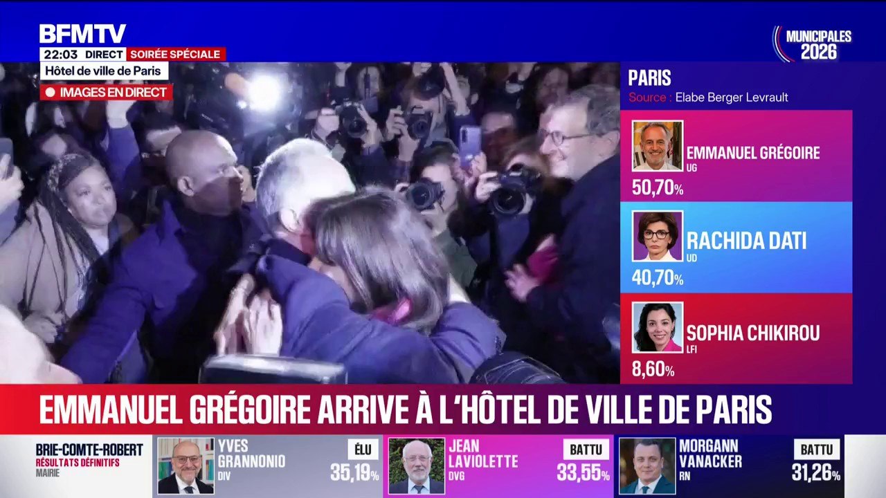 Municipales 2026 à Paris: Emmanuel Grégoire accueilli par une accolade d'Anne Hidalgo à son arrivée à l'hôtel de ville