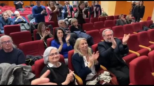 Referendum, l'applauso del Comitato per il No ai primi exit poll