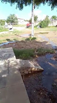 Morador expõe falta de infraestrutura em rua do Jardim Europa após chuvas em Patos