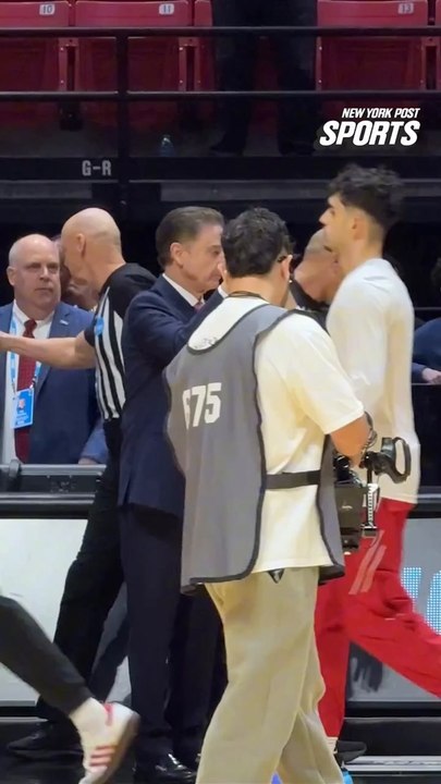 Coach Rick Pitino hypes up St. John’s as they f...