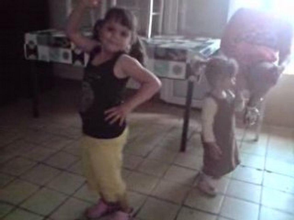 LA léla y la fina mi 2 sobrina....