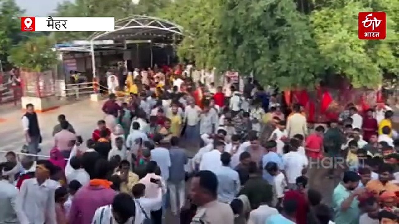 सीढ़ियों से रोपवे तक श्रद्धालु ही श्रद्धालु, चैत्र नवरात्रि में भक्ति में डूबा मां शारदा का दरबार