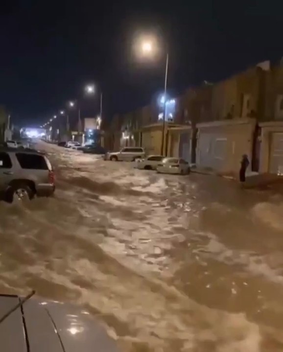Heavy Flooding Hits Riyadh, Saudi Arabia 🇸🇦 | Shocking Rainstorm & Urban Floods (22 March 2026)