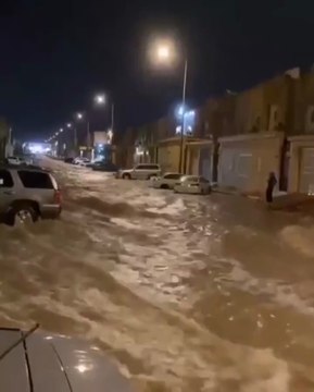 Heavy Flooding Hits Riyadh, Saudi Arabia 🇸🇦 | Shocking Rainstorm & Urban Floods (22 March 2026)