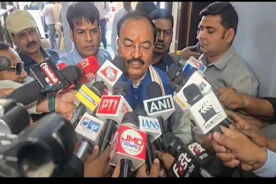 केशव प्रसाद मौर्य का सपा पर तीखा हमला: बोले- महिला सुरक्षा के लिए खतरा है समाजवादी पार्टी