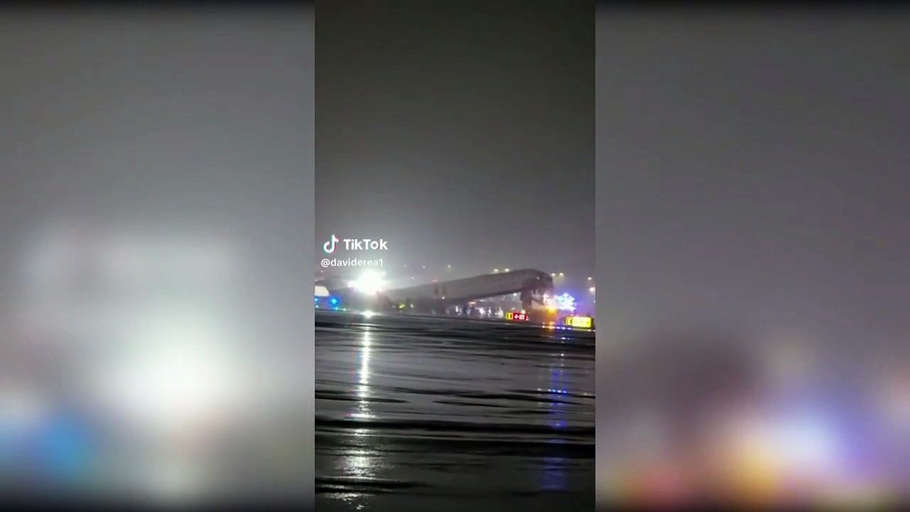 Un avión de Air Canada y un camión de bomberos chocan en el aeropuerto La Guardia de NY