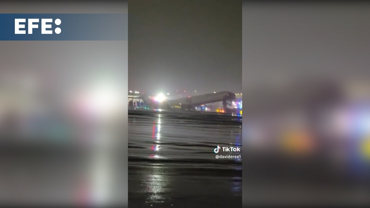 Un avión de Air Canada y un camión de bomberos chocan en el aeropuerto La Guardia de NY