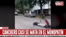 Se hizo el canchero con el monopatín... ¡y mirá como terminó!